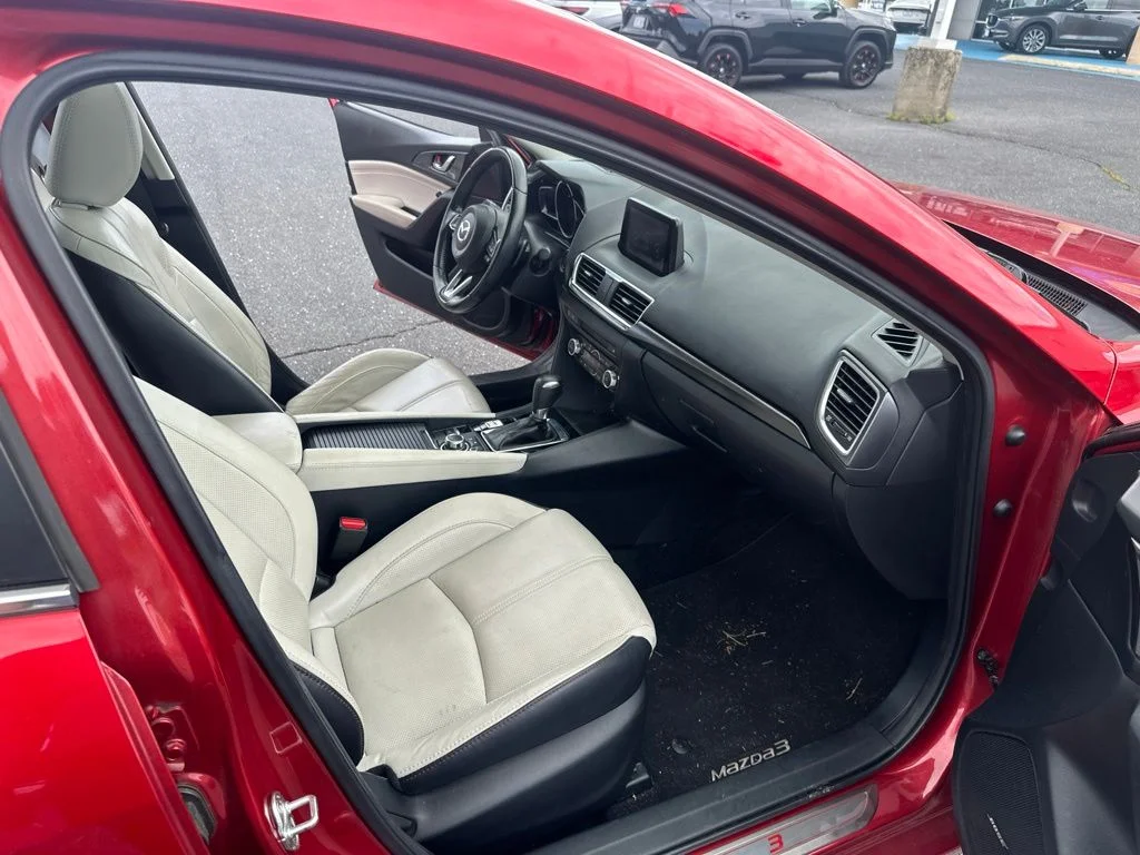 Used 2018 Red Metallic Mazda Grand Touring image 15
