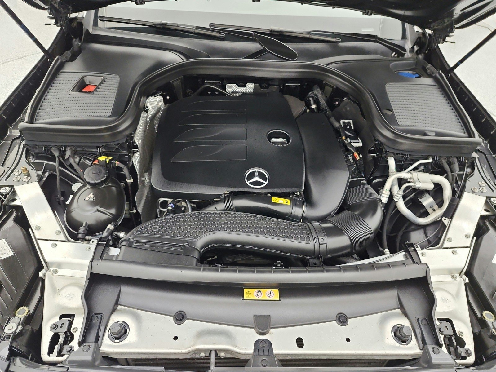 Used 2022 Graphite Grey Metallic Mercedes-Benz GLC 300 SUV image 16