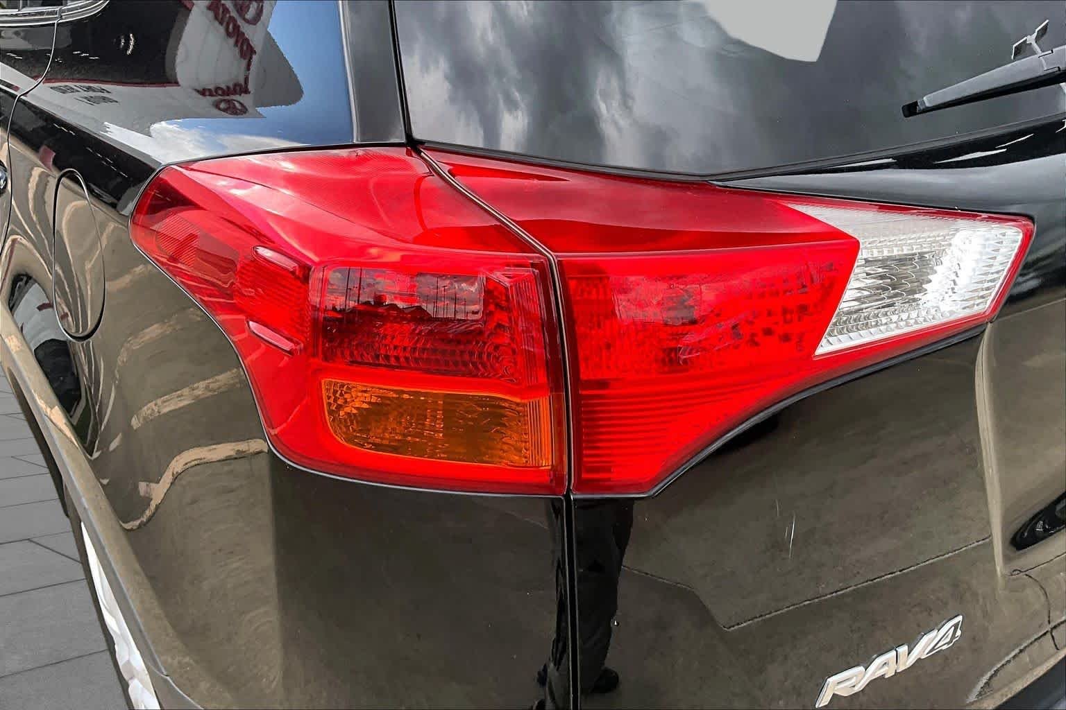 Used 2015 Black Toyota LE image 29