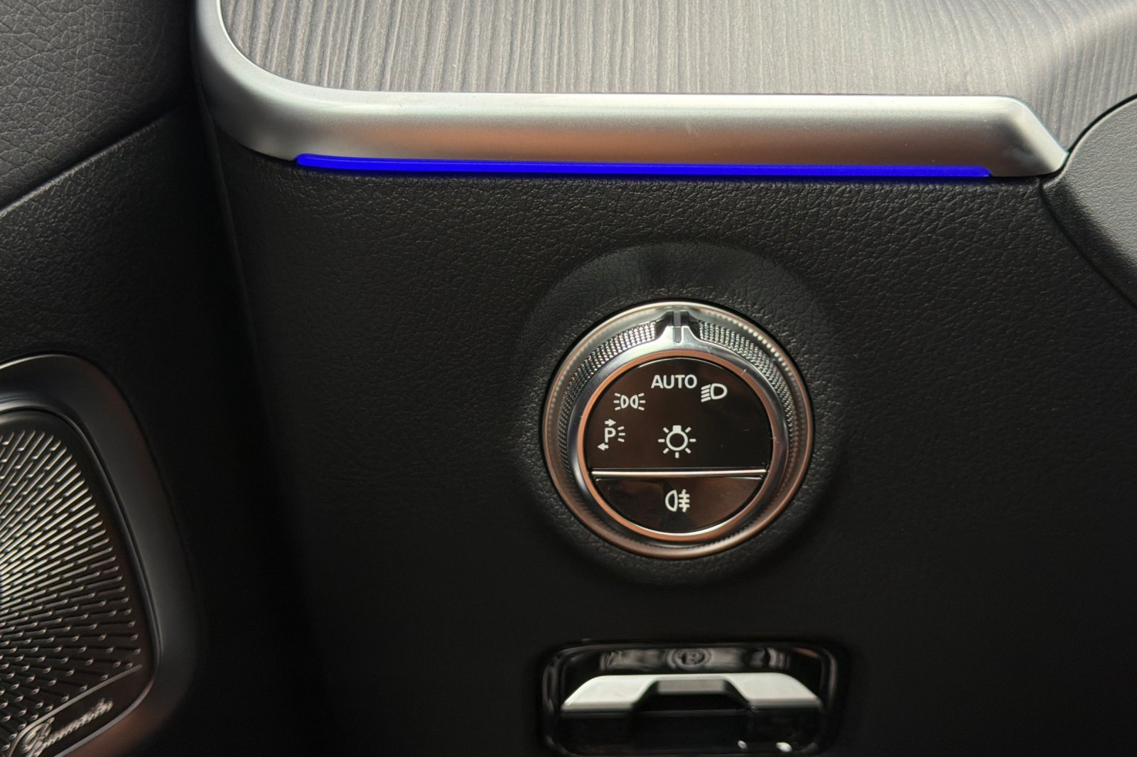 New 2026 MANUFAKTUR Alpine Grey Mercedes-Benz C 300 image 31