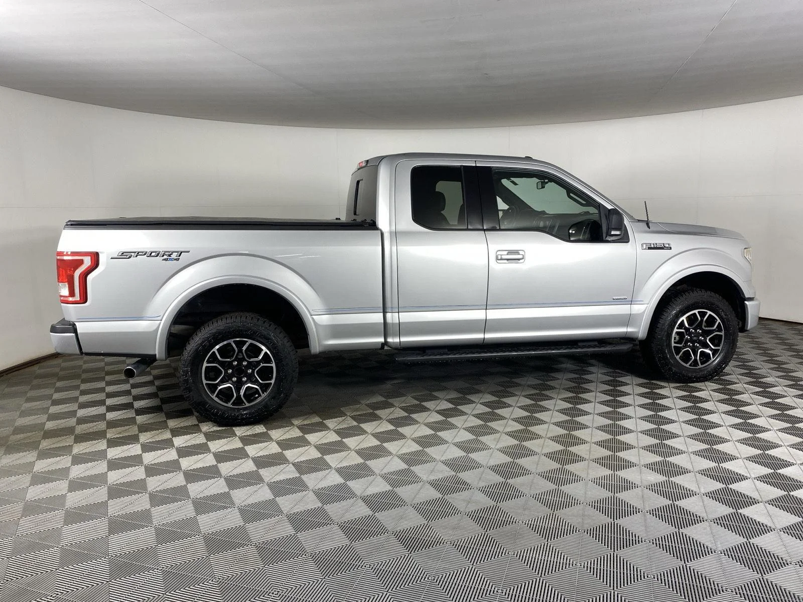 Used 2016 Ingot Silver Metallic Ford XLT image 8