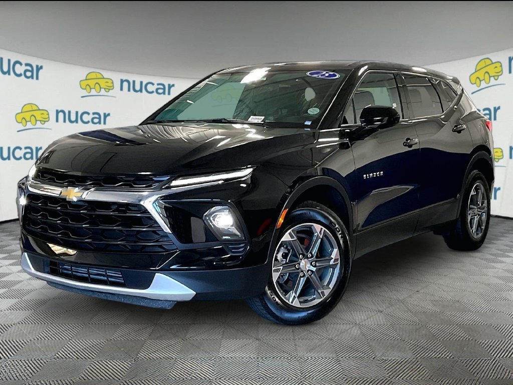 Used 2025 Black Chevrolet LT image 3