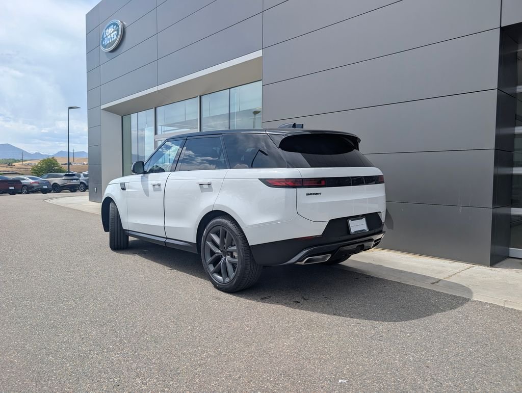 New 2026 Fuji White Land Rover SE image 3