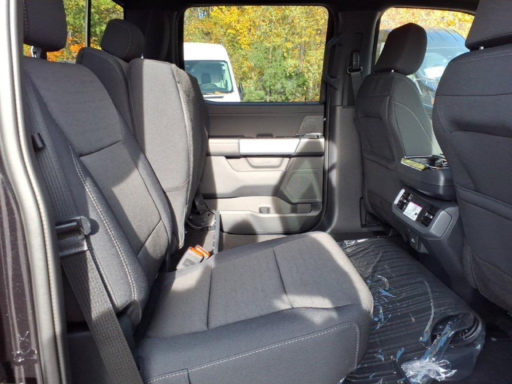 New 2026 Agate Black Metallic Ford XLT image 16