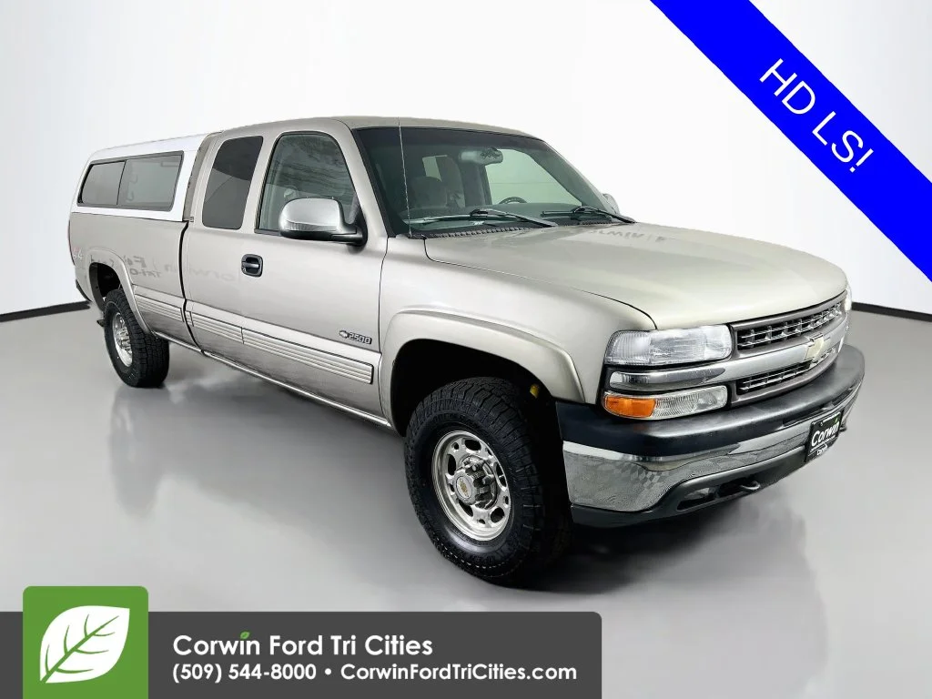 Used 2000 White Chevrolet LS image 1