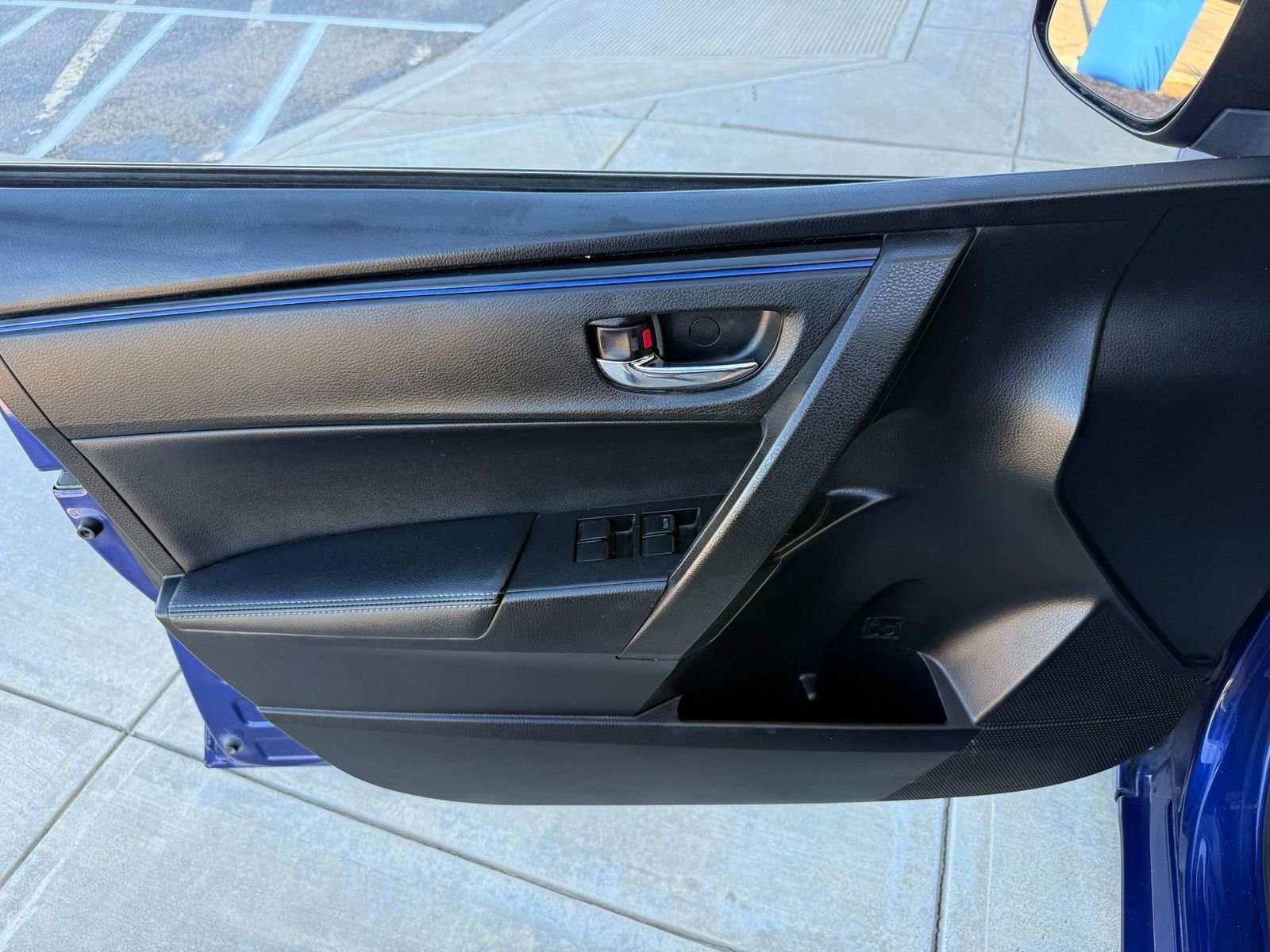 Used 2018 Blue Toyota SE image 11