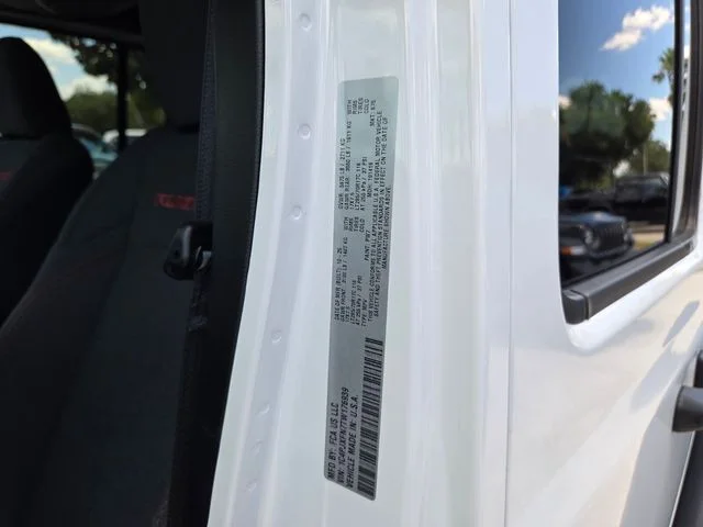 New 2026 Bright White Clear-Coat Exterior Paint Jeep Rubicon image 20