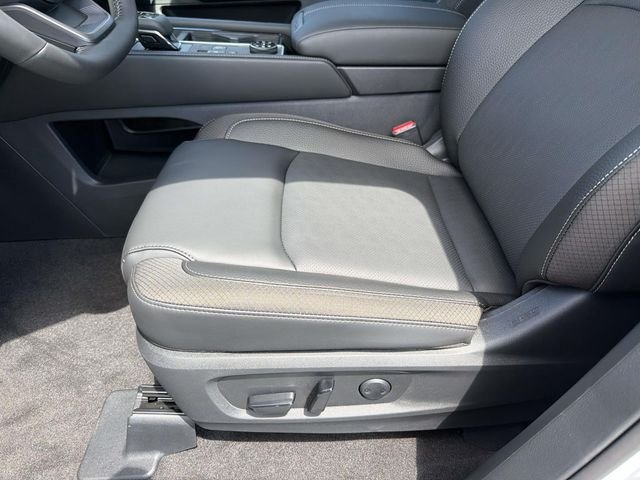 New 2026 Everest White Pearl TriCoat Nissan SL image 15