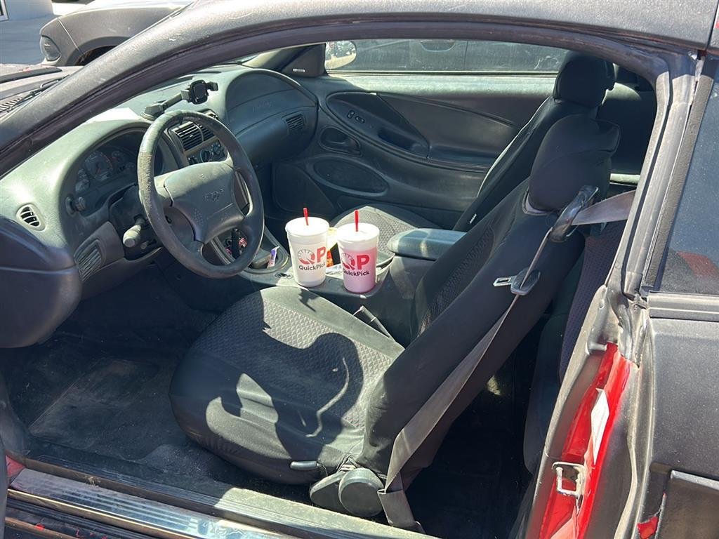 Used 2002 Black Ford Base image 3