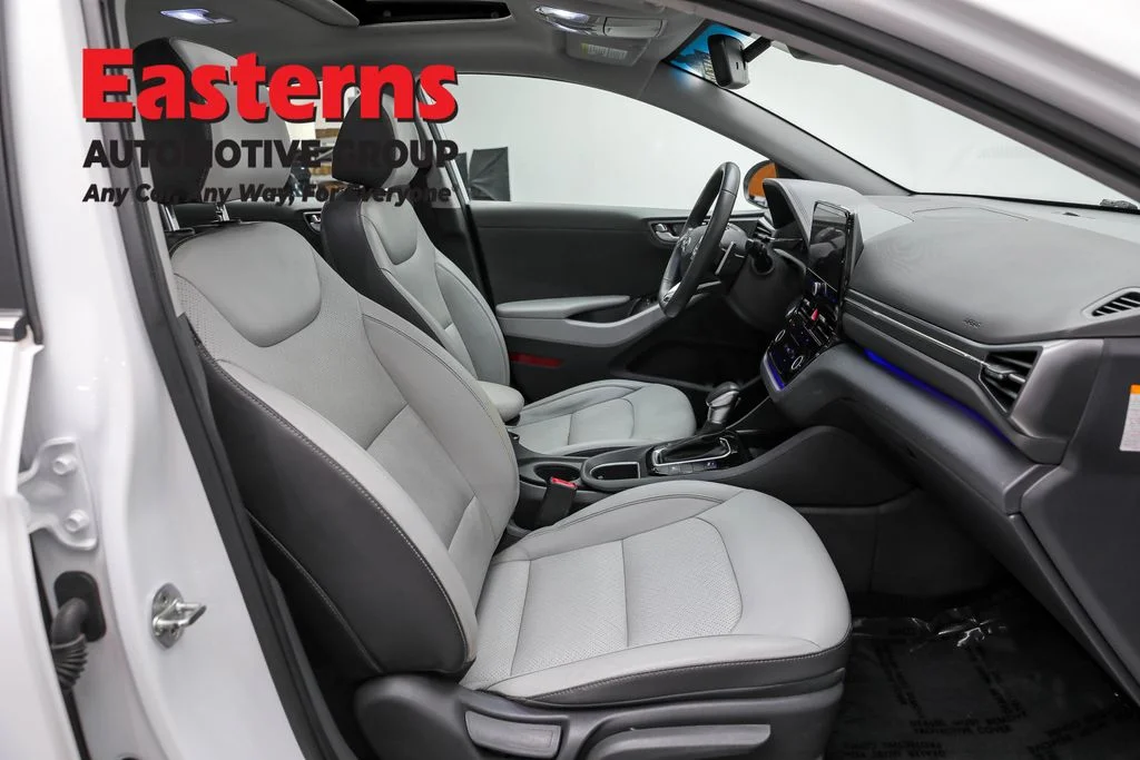 Used 2022 White Hyundai Limited image 25