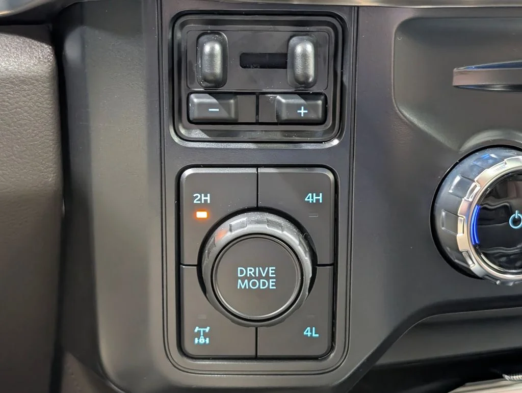 New 2026 Star White Metallic Tri-Coat Ford F-250® King Ranch® image 8