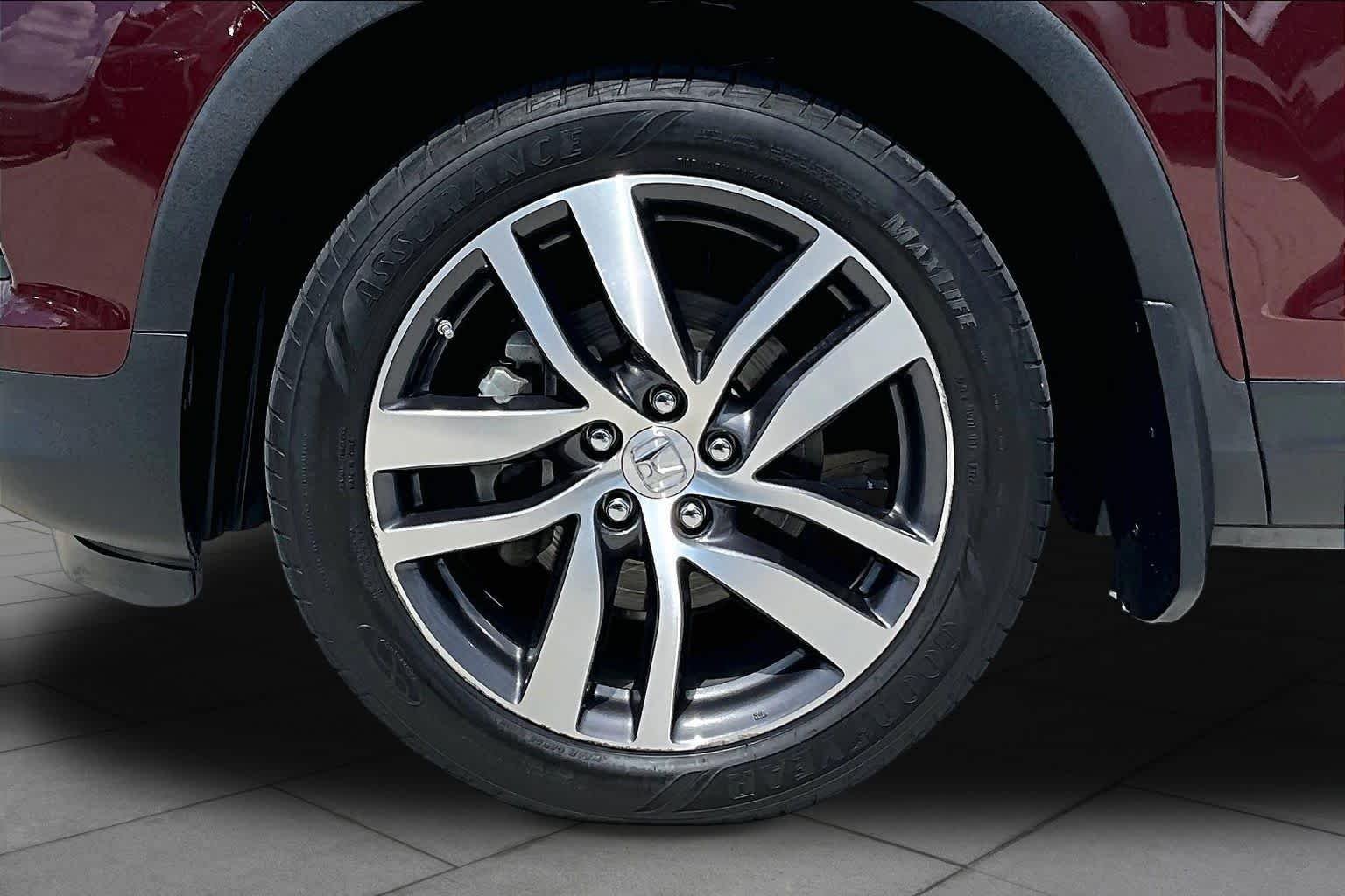 Used 2018 Deep Scarlet Pearl Honda Touring image 10