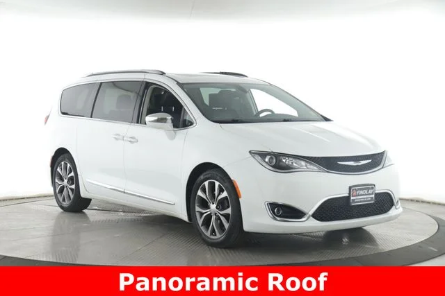 2018 Chrysler Pacifica Limited's photo