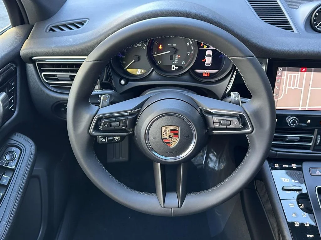 2026 Porsche Macan - Photo 15