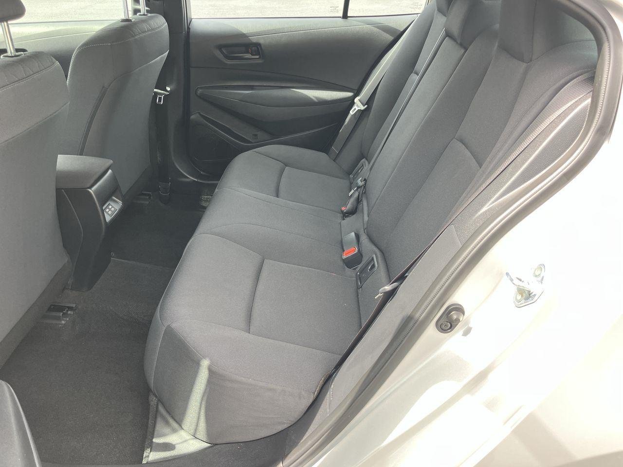 Used 2025 Silver (Classic Silver Metallic) Toyota LE image 22