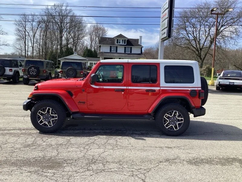 New 2026 Firecracker Red Clear-Coat Exterior Paint Jeep Sahara image 4