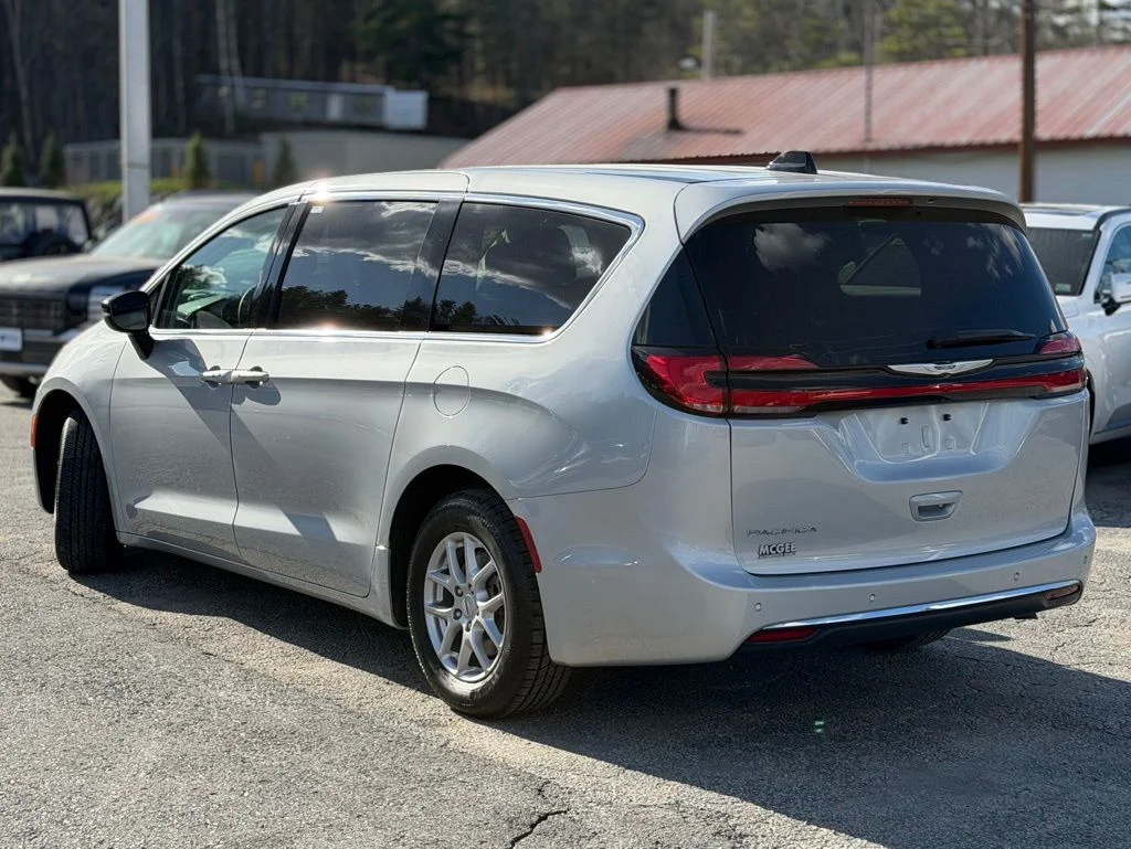 Used 2024 Silver Chrysler Touring L image 3