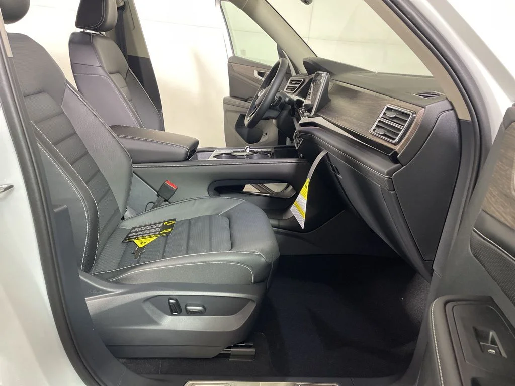 New 2026 White/off-white Volkswagen 2.0T SEL image 24