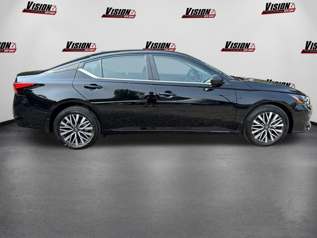 Used 2026 Black Nissan 2.5 SV image 4