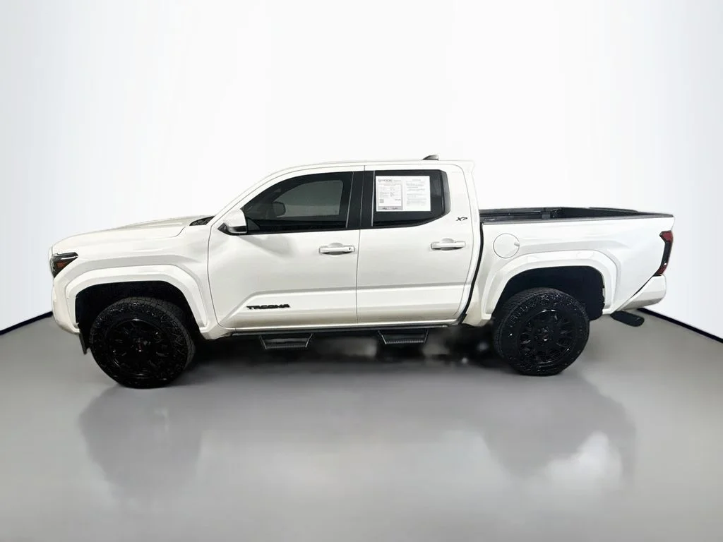 Used 2025 Ice Cap Toyota SR5 image 4
