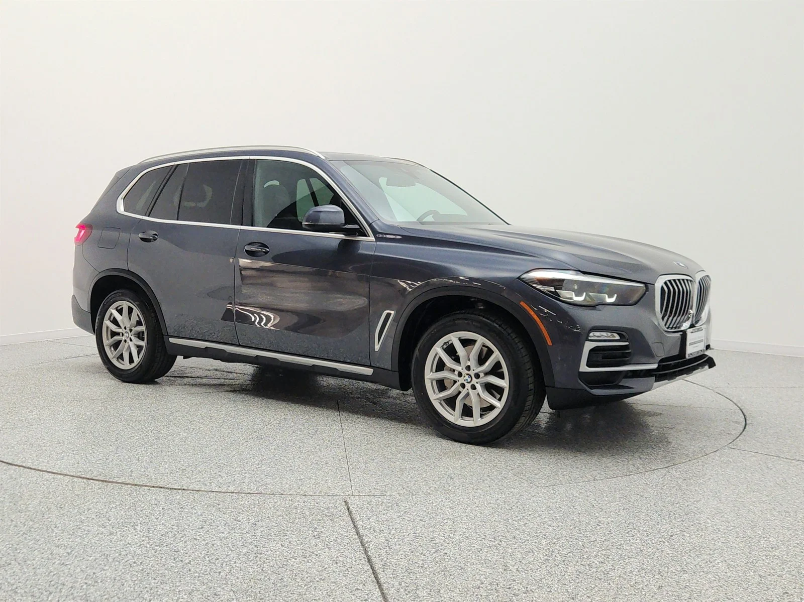 Used 2020 Arctic Gray Metallic BMW sDrive40i Sports Activity Vehicle image 3