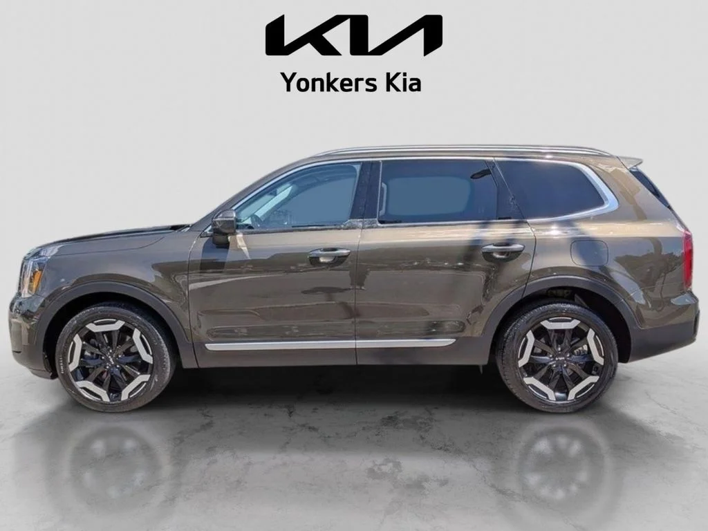 Used 2024 Green Kia S image 12