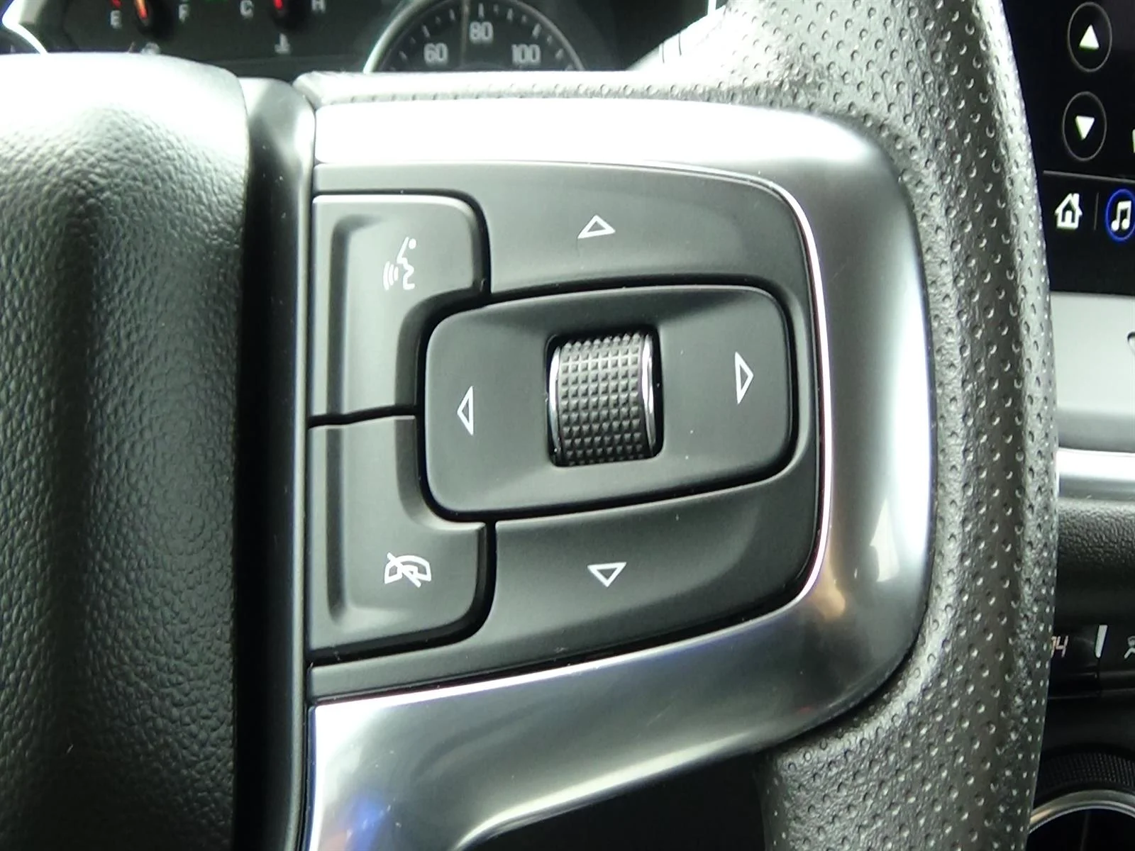 Used 2025 Summit White (gaz) Chevrolet LT image 22