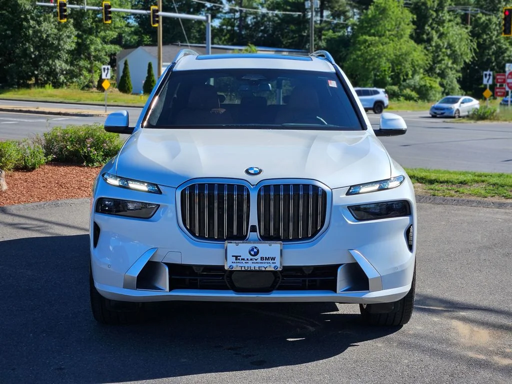 Used 2026 Mineral White Metallic BMW xDrive40i image 2