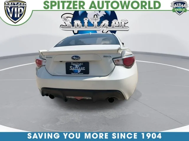 Used 2016 White Subaru Limited image 8