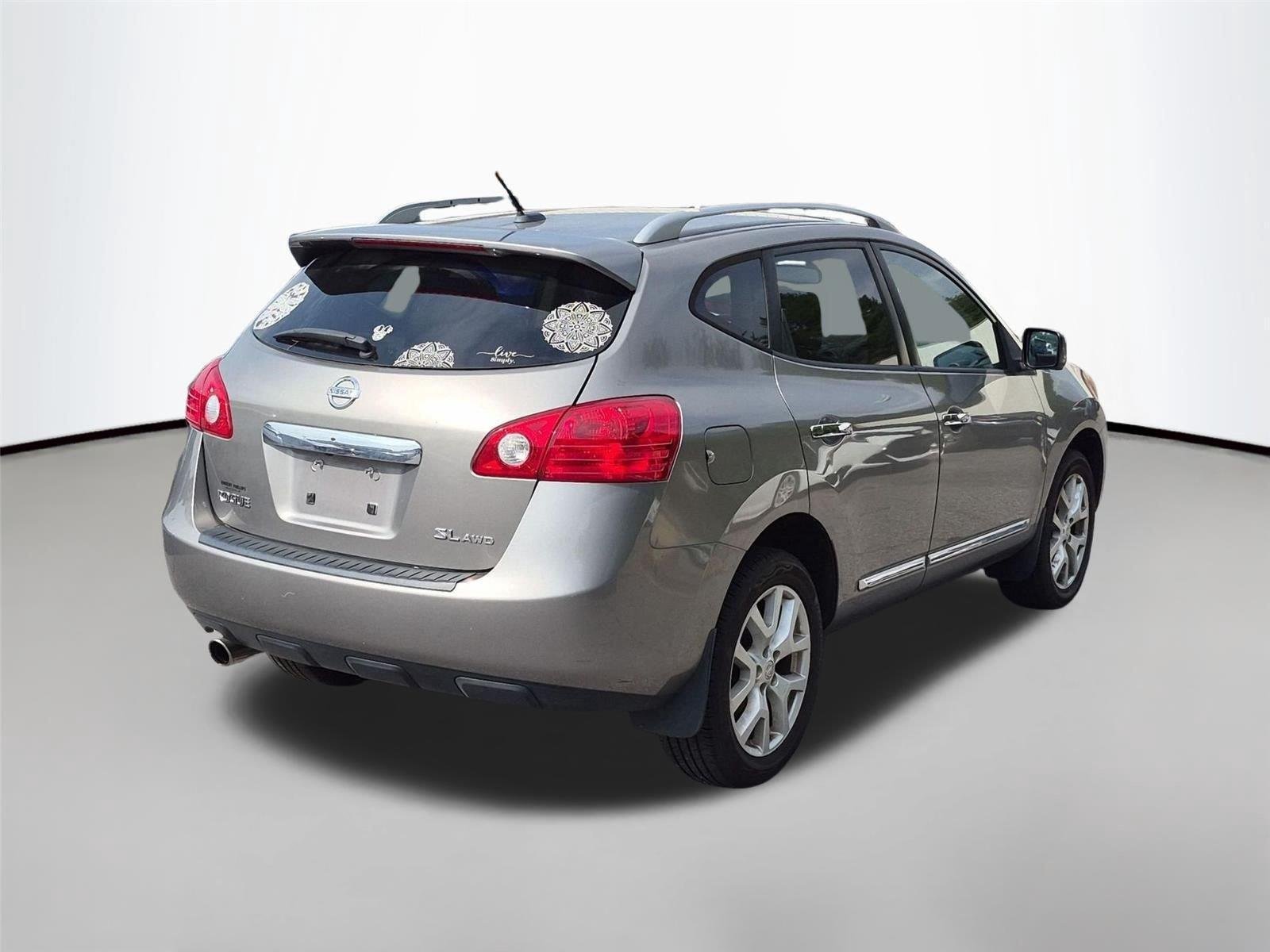 Used 2012 Platinum Graphite Nissan SL image 4