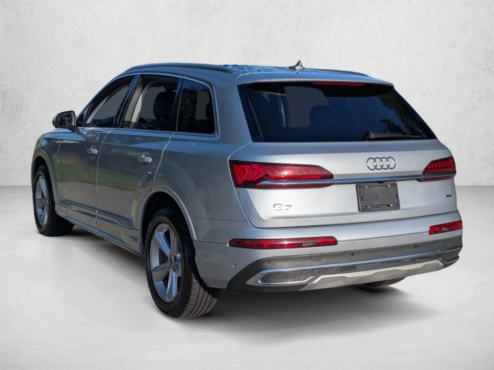 Used 2022 Florett Silver Metallic Audi Premium image 6