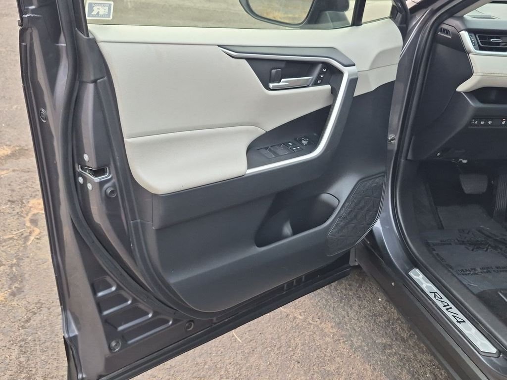Used 2022 Magnetic Gray Metallic Toyota XLE Premium image 9