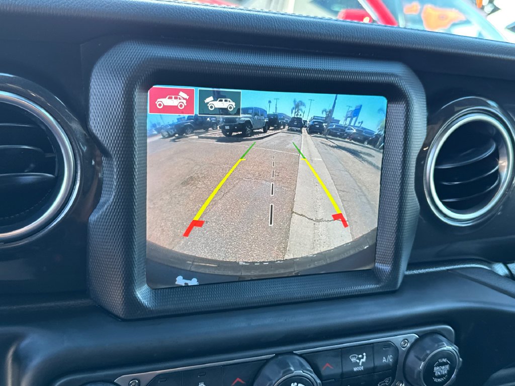 Used 2022 White Jeep Unlimited Sahara Altitude image 29