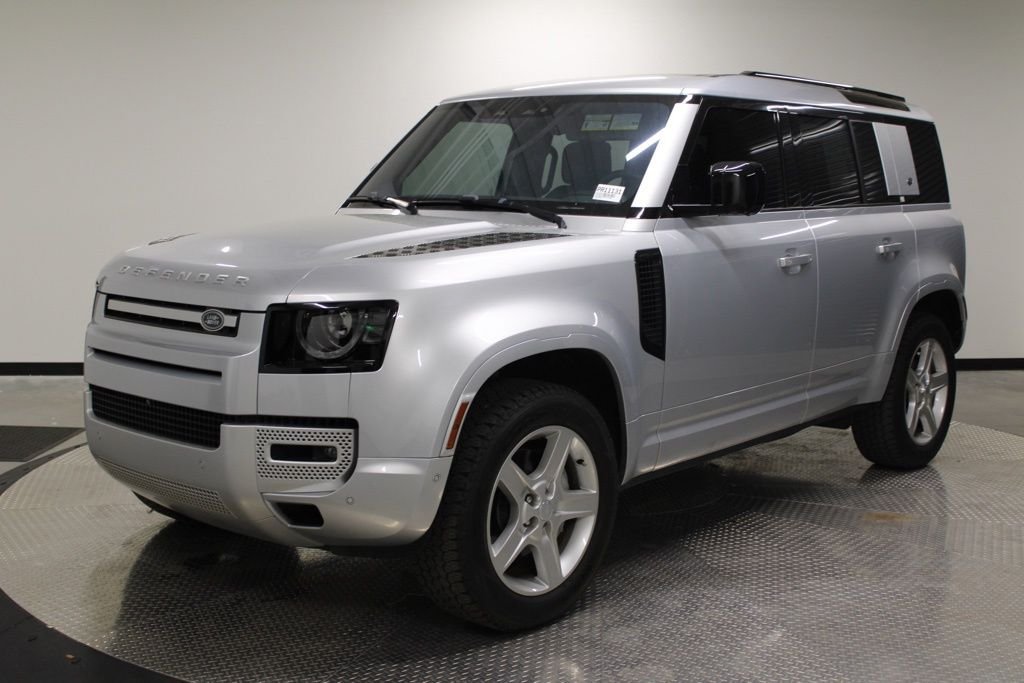 Used 2022  Land Rover XS Edition image 1