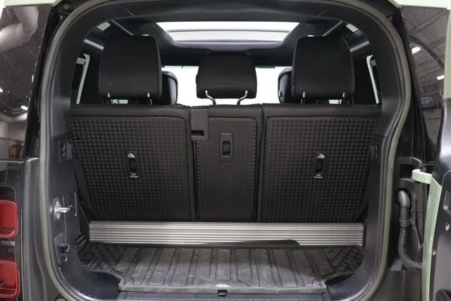 Used 2023 Grasmere Green Land Rover 75th Edition image 30
