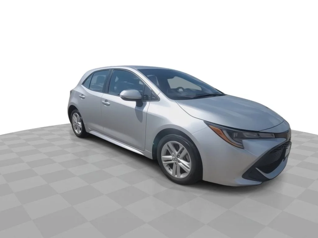 Used 2019 Silver Toyota SE image 2