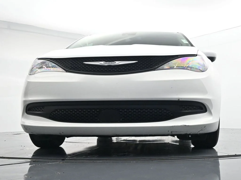 Used 2023 White Chrysler LX image 32