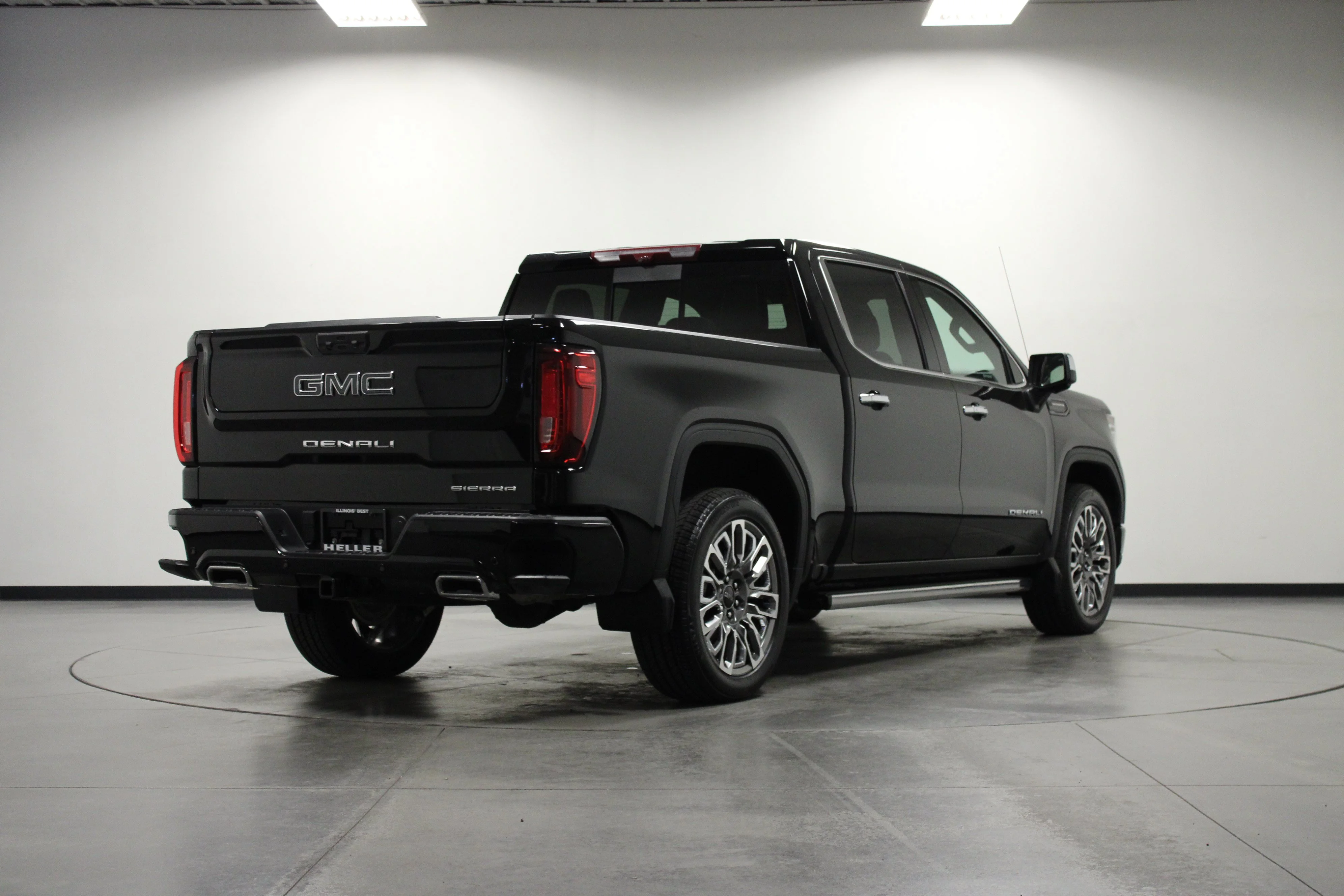 Used 2026 Onyx Black GMC Denali Ultimate image 4