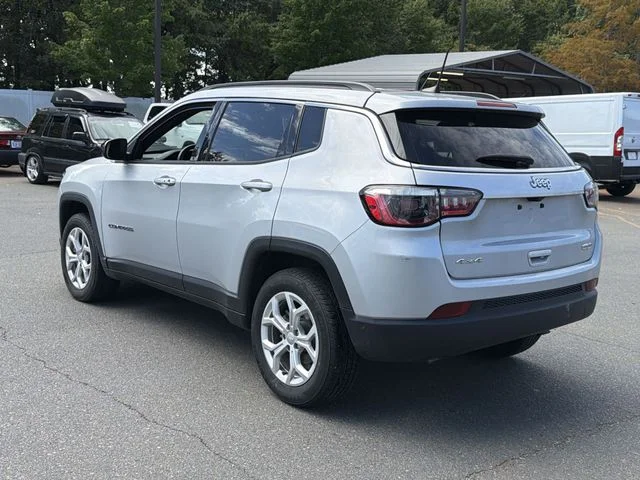 Used 2024 Silver Jeep Latitude image 11