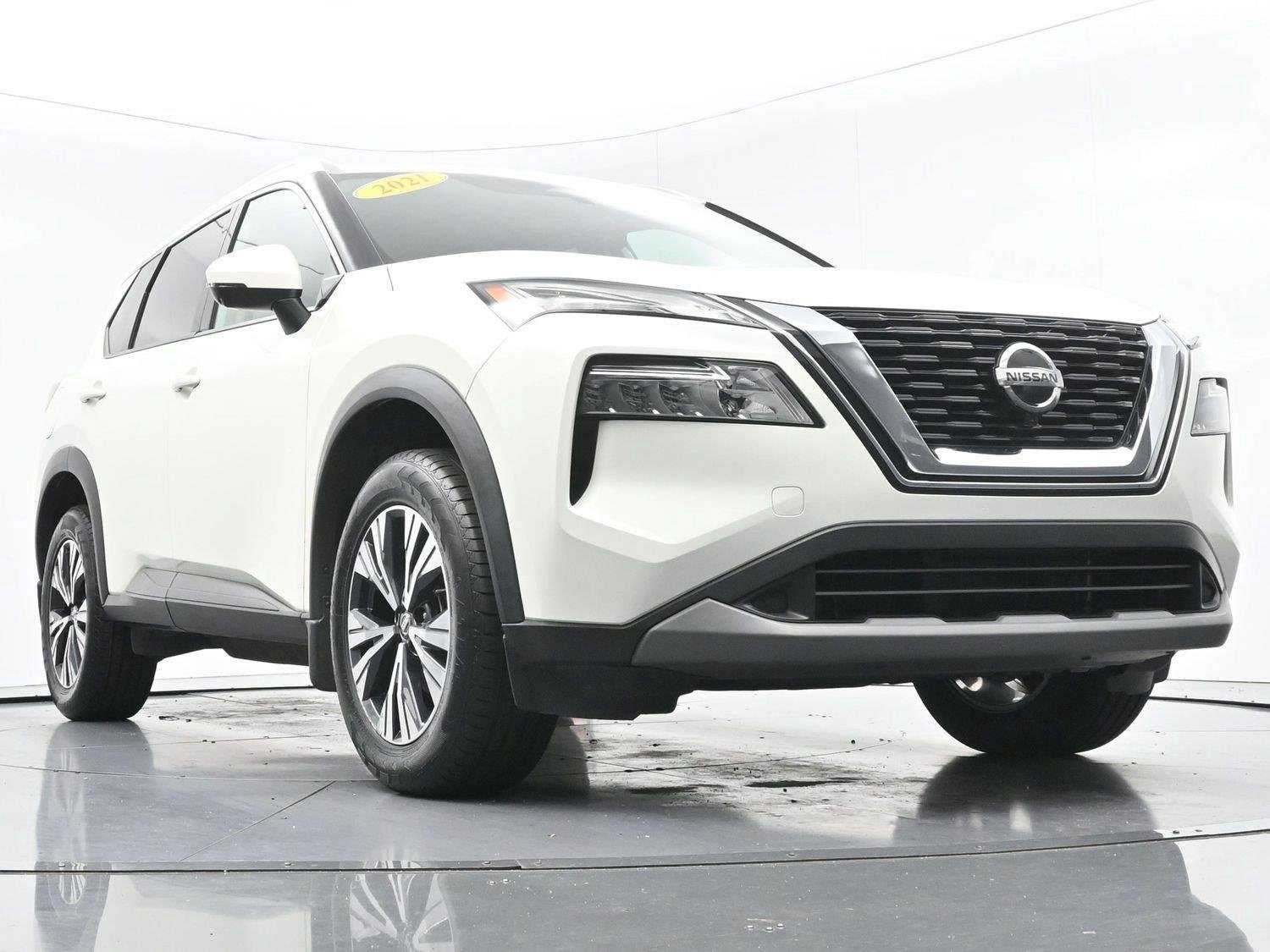 Used 2021 Pearl White Tricoat Nissan SV image 46