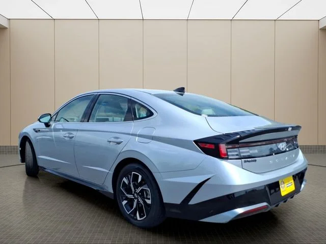 Used 2024 Silver Hyundai SEL image 11