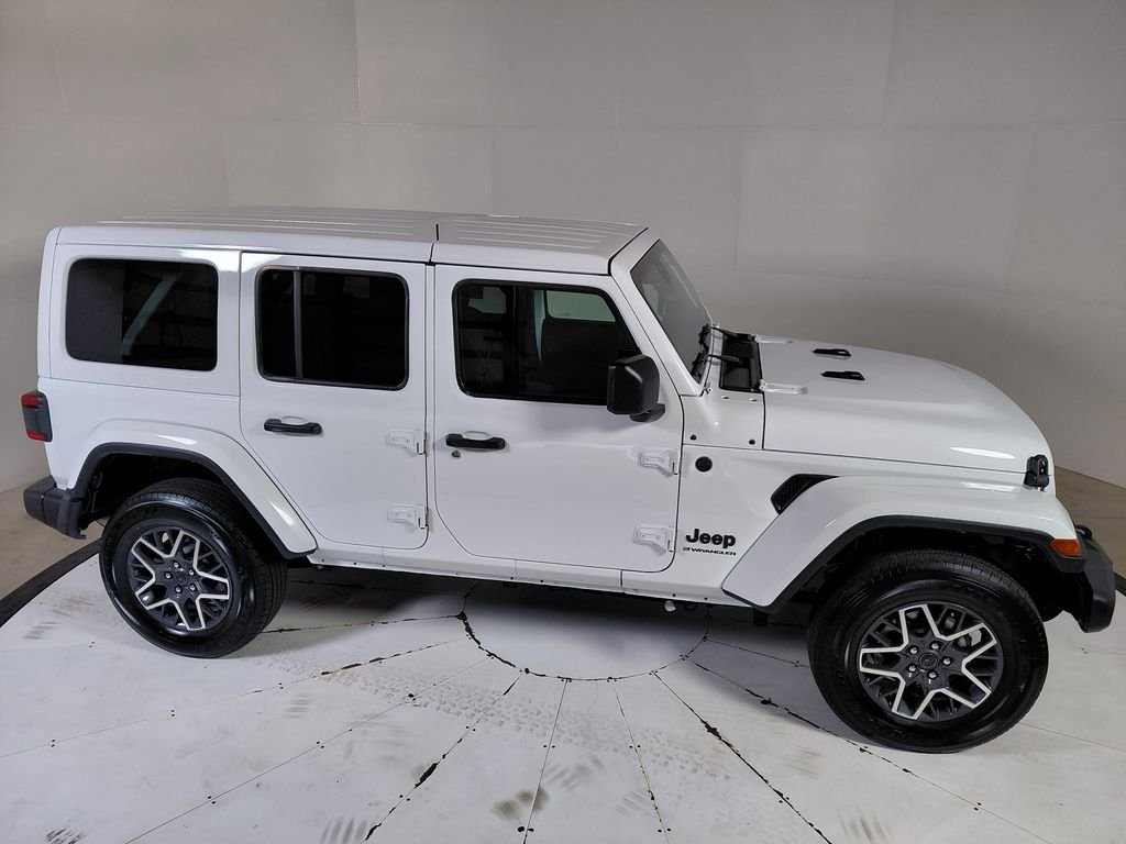 Certified Used 2025 White/off-white Jeep Sahara image 9