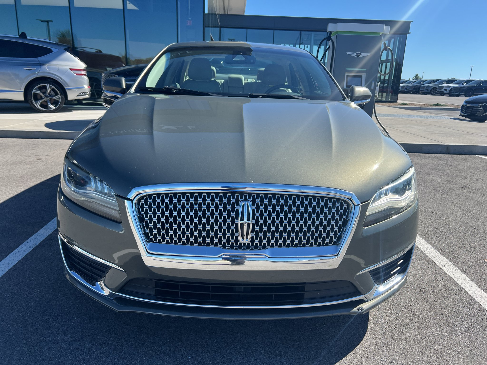 Used 2017 Jade Green Metallic Lincoln Reserve image 2