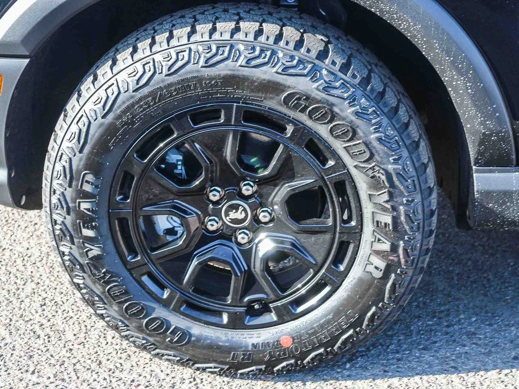 New 2025 Black Ford Badlands image 6