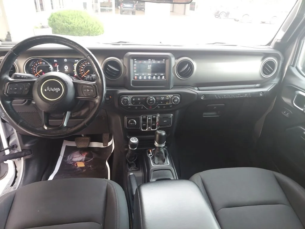 Used 2018 Silver Jeep Unlimited Sport S image 17