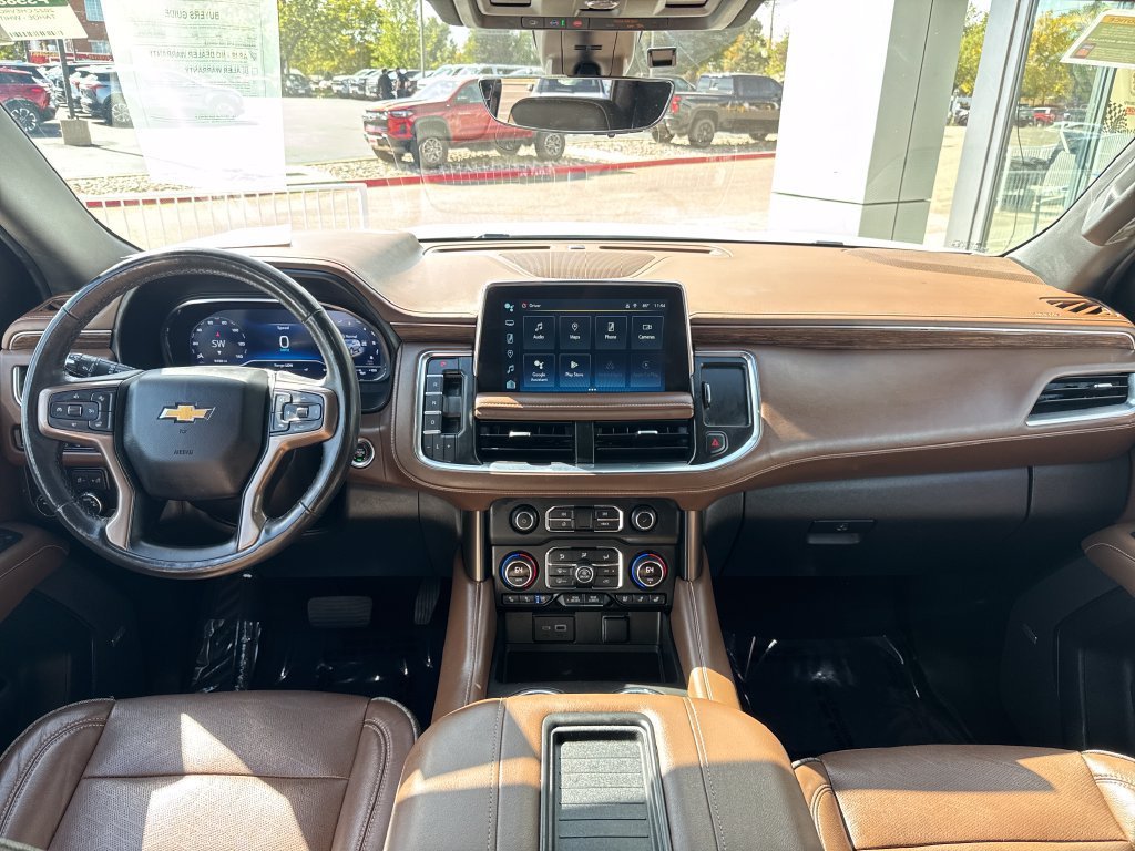 Used 2022 IRIDESCENT PEARL TRICOAT Chevrolet High Country image 11