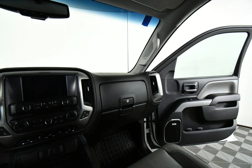 Used 2015 SUMMIT WHITE Chevrolet LTZ image 20