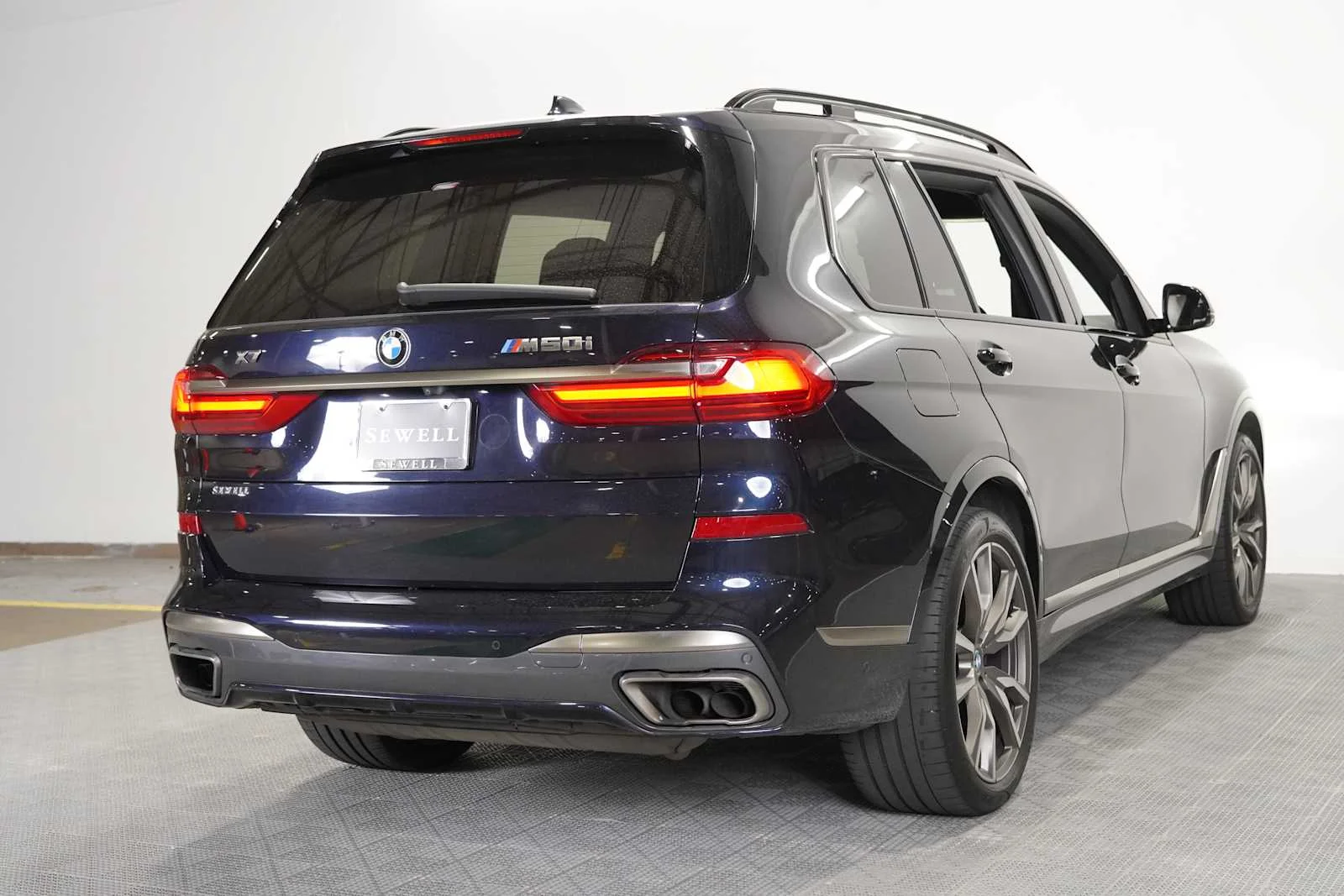 Used 2022 Carbon Black Metallic BMW M50i image 4