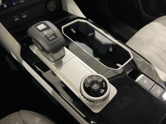 2025 Mitsubishi Outlander SEL Platinum Edition - Photo 19