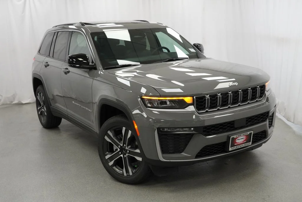 New 2027 Sting-Gray Clear-Coat Paint Jeep Limited image 8